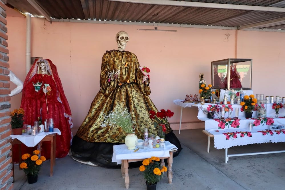 El nuevo culto a la Santa Muerte, se dice que reapareció en Tepatepec, Hidalgo, en 1965, tras ser hallada una imagen en piedra de forma de calavera que dicen tiene sus orígenes prehispánicos Foto: Luis Soriano