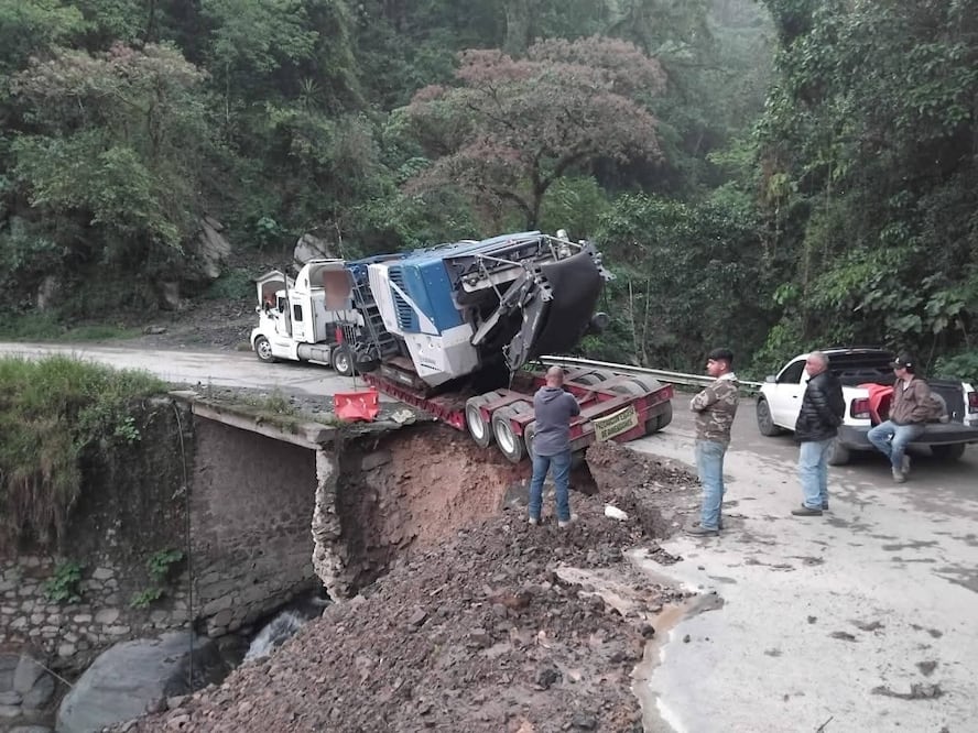 Se recomienda a la población utilizar rutas alternas y extremar precauciones al circular por la zona | Foto: especial