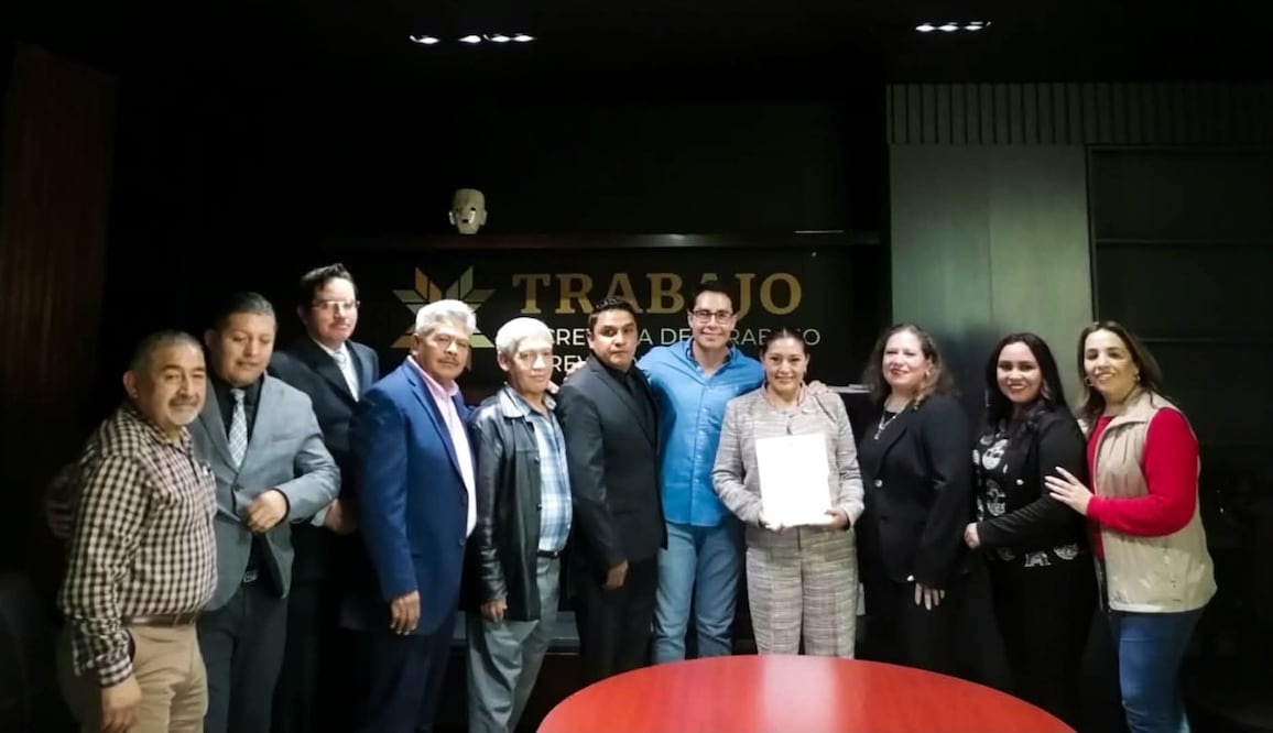 Irma López recibe toma de nota y asume formalmente la dirigencia del Sindicato de Pachuca  I Foto: Especial