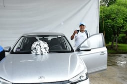 Padre de familia gana automóvil en el primer festejo oficial del Día del Padre en Tulancingo