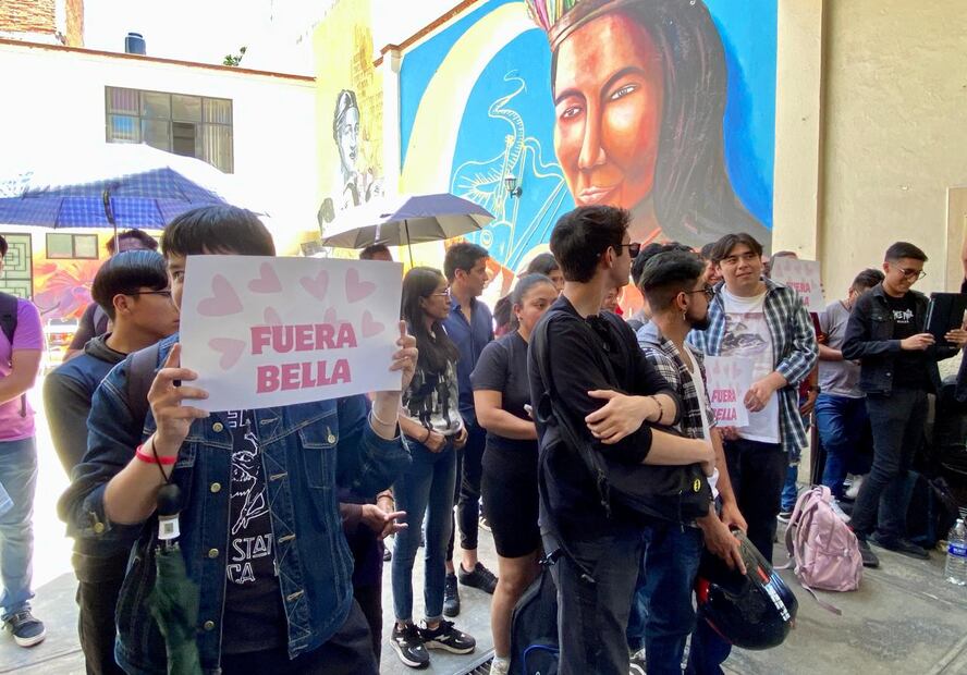 Estudiantes de la EMEH exigen la destitución de la directora Bellaney Cruz | Foto: Luis Soriano