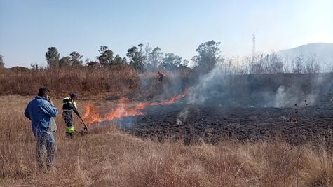 Atienden incendios forestales en Tepeji del Río y Tepeapulco