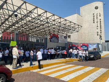 Trabajadores del Poder Judicial protestan contra las reformas de AMLO