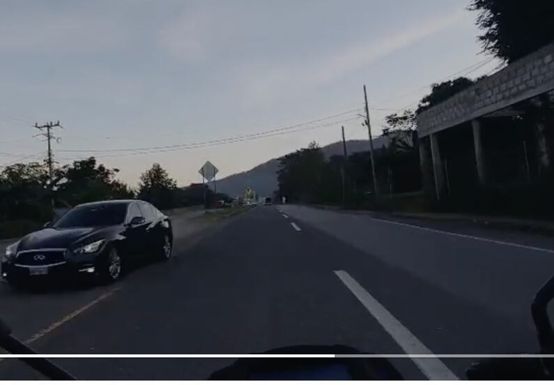 Reportan vehículo en sentido contrario en carretera Huejutla–Tehuetlán