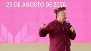 Menchaca entrega apoyos productivos y anuncia obras en Lolotla
