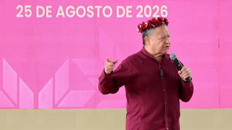 Menchaca entrega apoyos productivos y anuncia obras en Lolotla