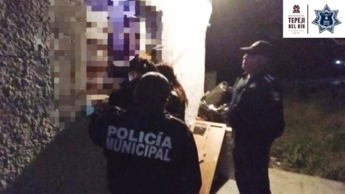Rescatan a dos menores encerrados en su domicilio en Tepeji del Río | Foto: Especial
