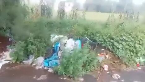 Denuncian tiradero clandestino de basura a un costado del panteón de Huicalco
