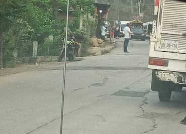 Bloquean carretera Álamo-Tamazunchale en Huejutla por decomiso de mercancía