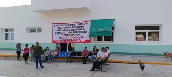 Empleados del Hospital de Atlapexco exigen destitución de su administrador