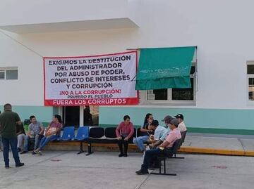 Empleados del Hospital de Atlapexco exigen destitución de su administrador