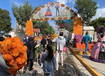 Entre flores, música y recuerdos, Pachuca honró a sus muertos