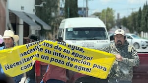 Habitantes de Epazoyucan bloquean avenida para exigir agua y obras pendientes