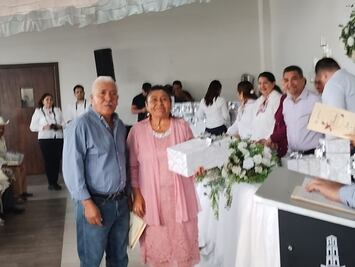 Adultos mayores formalizan su unión en bodas colectivas en Huejutla