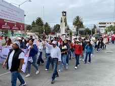 Marcha de la UAEH colapsa el Centro de Pachuca y enfrenta protestas contra la institución