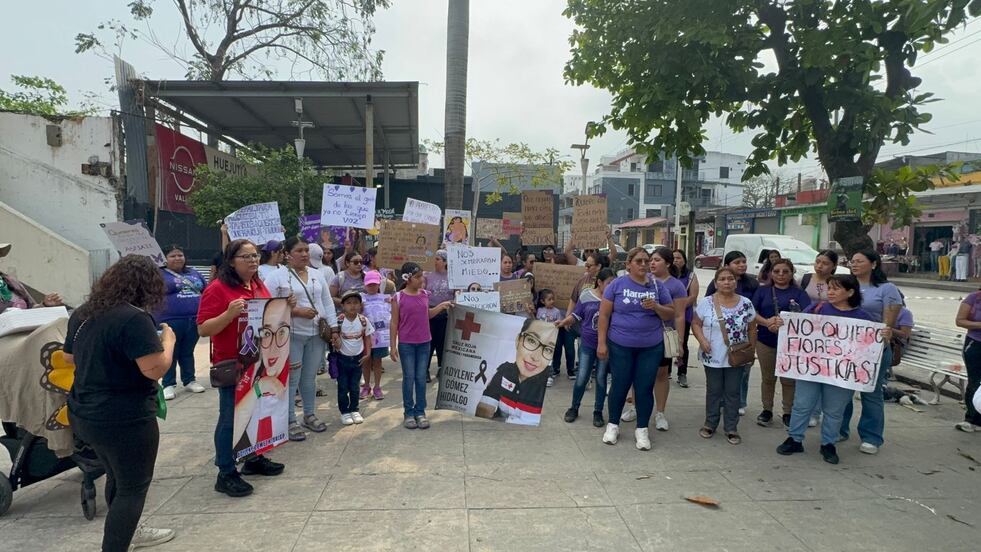 8M en Huejutla: mujeres marchan por justicia y contra la impunidad