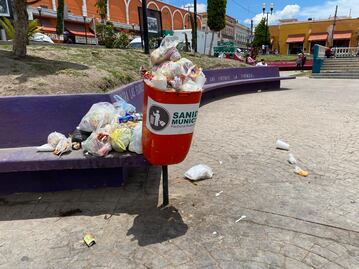 Basura de locatarios deja olor fétido en inmediaciones de Mercado Primero de Mayo