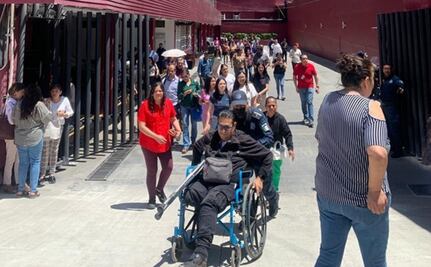 Trabajadores estatales desalojan edificio de gobierno de Hidalgo