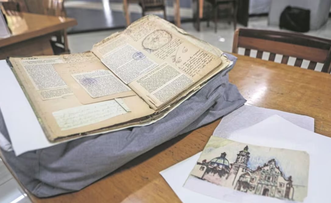 El cuaderno de trabajo del artista Gerardo Murillo, mejor conocido como Dr. Atl, con algunas ideas que fueron la génesis de sus obras literarias. Crédito: Gabriel Pano / El Universal