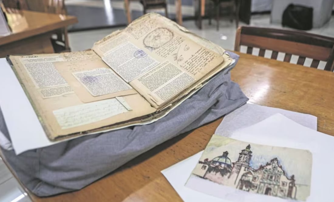 El cuaderno de trabajo del artista Gerardo Murillo, mejor conocido como Dr. Atl, con algunas ideas que fueron la génesis de sus obras literarias. Crédito: Gabriel Pano / El Universal