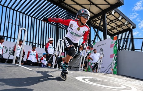 Patinador hidalguense regresa a las pistas tras sufrir tres fracturas y llega a octavos en mundial