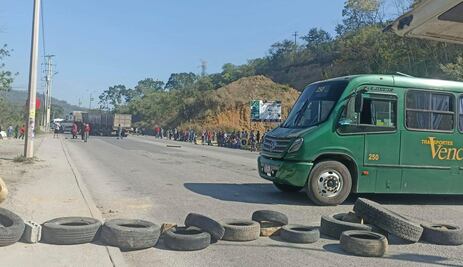 Pobladores reactivan bloqueo en la México-Tampico por disputa de tierras