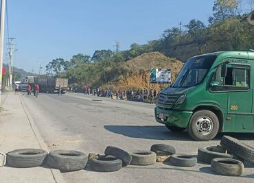 Pobladores reactivan bloqueo en la México-Tampico por disputa de tierras