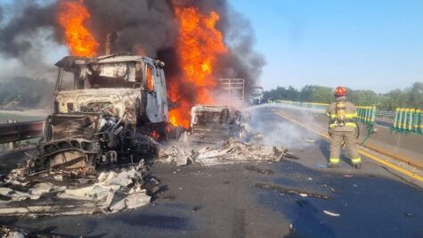 Se incendia tractocamión en el Arco Norte; cierran circulación por una hora