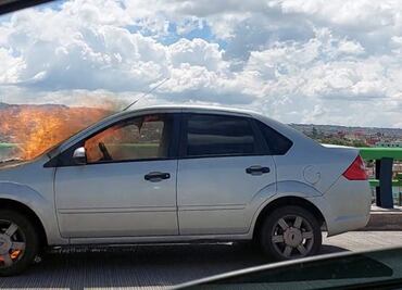 Se incendia coche en puente de Venta Prieta