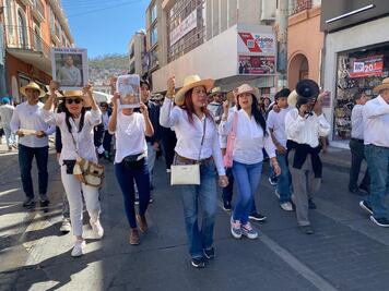 Protesta en Pachuca por asesinato de Carlos Manzo, presidente municipal de Uruapan