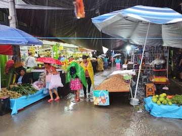 Frente frío número 11 sorprende al comercio en Huejutla