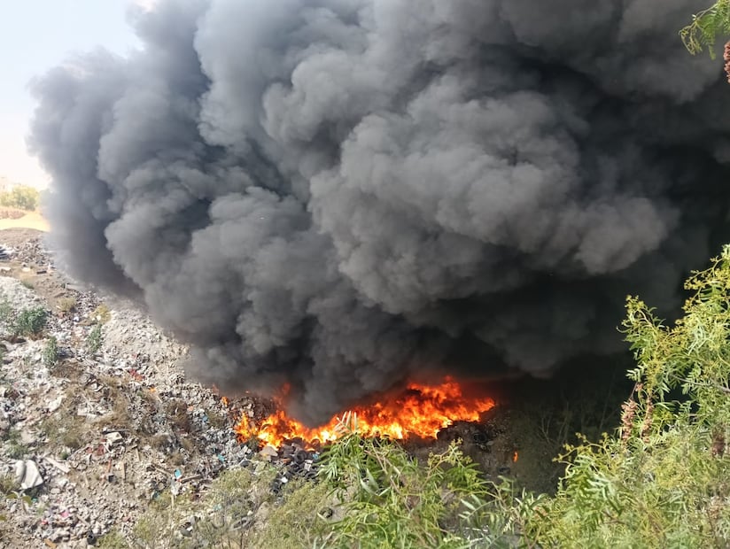 Incendio en tiradero clandestino moviliza a bomberos en Zempoala | foto: especial