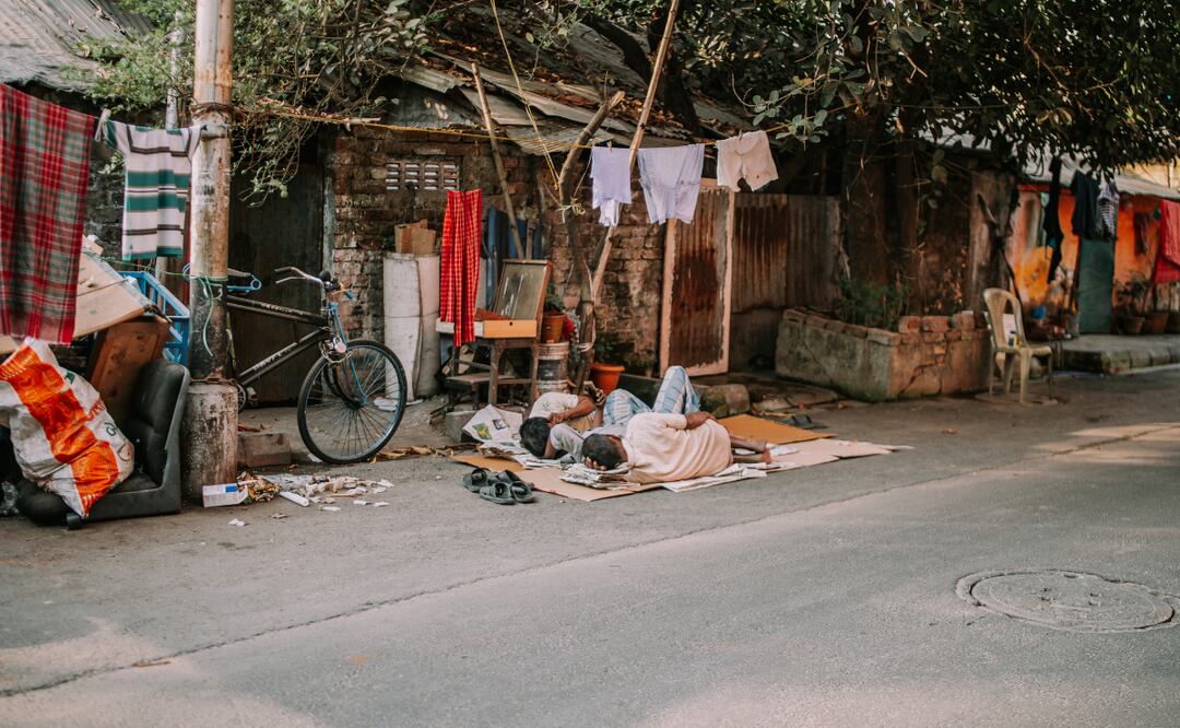 Entre 2022 y 2024, la pobreza disminuyó del 41 al 35.3 por ciento, según datos del Inegi | Foto: Pexels