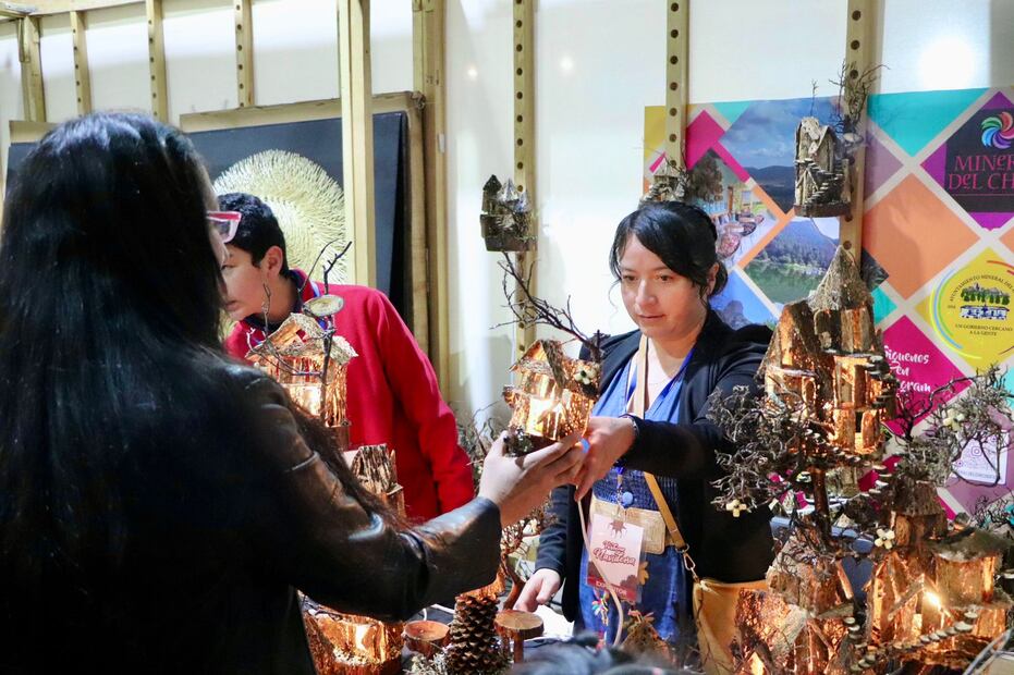 Hidalgo brilla en la verbena navideña de la CDMX con su riqueza artesanal | Foto: Secturh