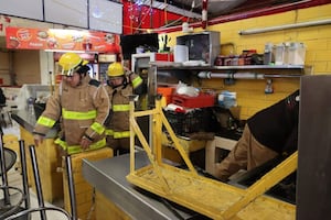 Flamazo por acumulación de gas en mercado Benito Juárez; un lesionado