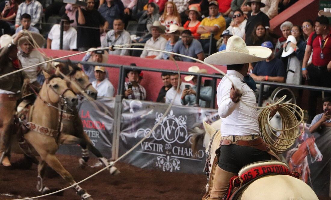 “Chemo”, como le llaman su familia y amigos más cercanos, es un charro hidalguense con más de cuatro décadas de experiencia en suertes, y tres décadas como locutor charro. I Foto: Especial