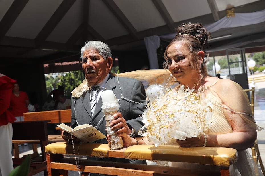 Pareja de adultos mayores contrae matrimonio en la Casa de Día | Foto: DIFH