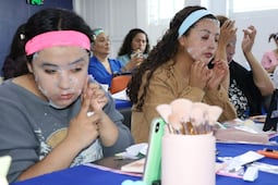 Con curso de maquillaje, PAN presume impulsar participación política de mujeres y empoderamiento
