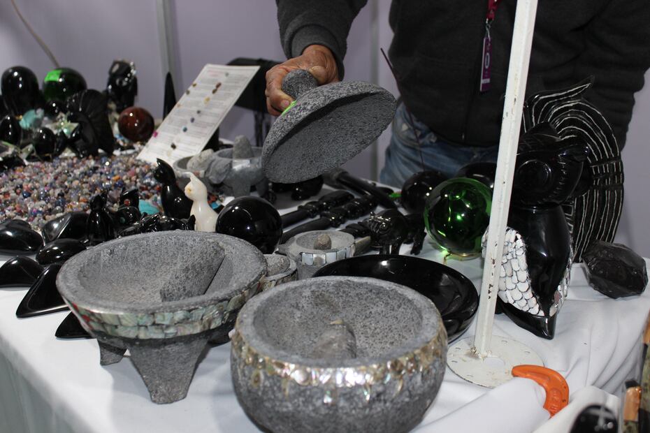 El arte ancestral de la obsidiana por Vicente, un artesano de Tecozautla | Foto: Cinthya Carbajal