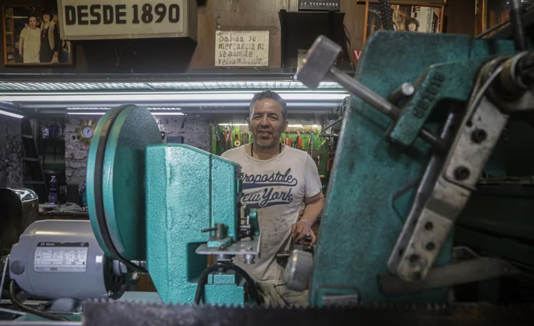 Iván Leura Zepeda proviene de una familia de afiladores de un pueblo de Castilla.