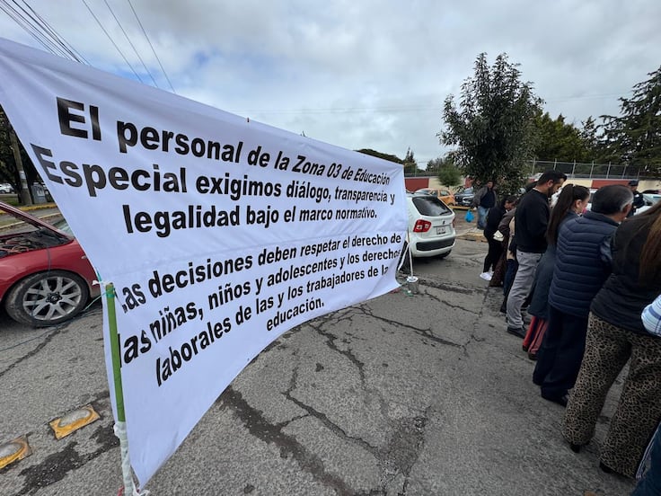 Protestan docentes de Educación Especial contra reestructuración de la Zona Escolar 03