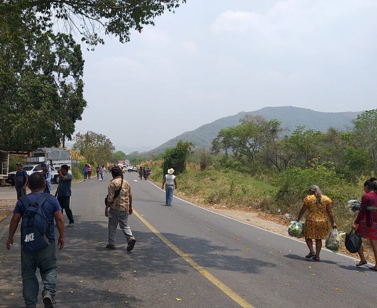 Con bloqueo exigen cese a la extracción de material pétreo en río Garcés | Foto: Especial