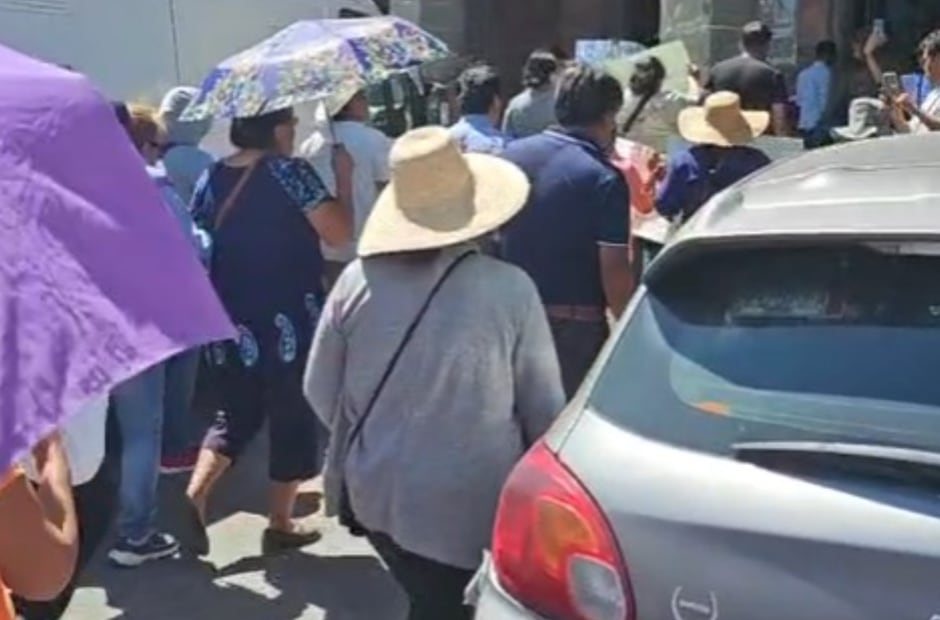Pobladores de la comunidad de Botenguedho se manifestaron en las instalaciones del Ministerio Público derivado de una denuncia contra una vecina por daños en propiedad.