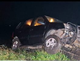 Camioneta sale del camino en la autopista México–Tuxpan; no hubo lesionados