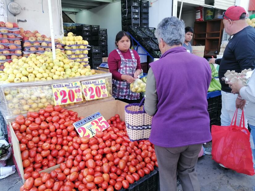 Comerciantes esperan que repunten de ventas por Día de Muertos | Foto: Grisel Lira