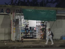 Denuncian cobros excesivos y reventa de insumos frente al Hospital Regional de la Huasteca