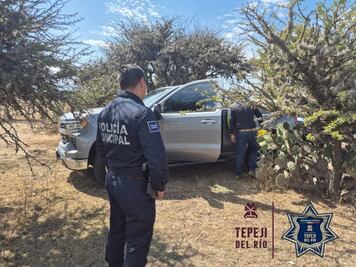 Camioneta robada es localizada en un paraje de Tepeji del Río