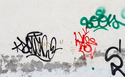 Analizan tipificar con 10 años de cárcel vandalismo contra monumentos