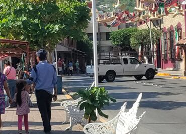 Toman alcaldía de Huejutla para exigir obras