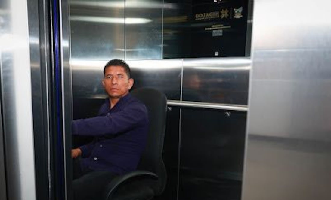 Rubicel Hernández García se ha convertido en un rostro conocido para quienes laboran en el edificio de Gobierno, en la Plaza Juárez de Pachuca